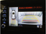 パノラミックビューモニター付きです。車両を上から見たような映像をディスプレイオーディオ画面に表示。運転席からの目視だけでは見にくい、車両周辺の状況をリアルタイムでしっかり確認できます。
