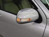 サイドターンランプ付きドアミラー。車両のドレスアップと右左折時の被視認性を兼ね備えたお洒落なミラーです。