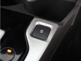 【Sモード】スイッチオンでスポーティな走行を!エンジンのトルク感を活かしたレスポンスの良い走りに。