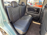 後部座席も気になるようなキズ・汚れやへたり等、大きなダメージはなく、良好な状態です。