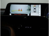 パノラミックビューモニター装備!トップビュー&フロントビュー・車両に取り付けたフロント、サイド、バックカメラの映像を合成して画面上に表示させることで、低速時の運転を補助する装置です。