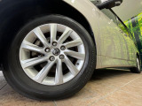 【純正インチアルミホイール】外観にマッチした純正アルミホイールを装着しております。各種社外アルミホイールや、スタッドレスタイヤも取扱いしております。是非ご相談ください♪