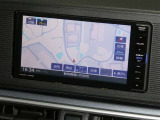 【7インチ純正ナビ】純正ナビを装備。タッチパネル式で使いやすく、詳細地図により目的地をピンポイントで設定できます。初めての道でも迷いにくく、ロングドライブも快適ですよ♪