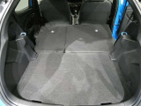 後部座席を格納することでより多くのお荷物も載せることができます!!