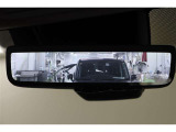 電子インナーミラーです。バックドア内側にカメラを取付けてインナーミラーに後方映像を表示。例えば、後席に大柄の方が座っていても後方確認が難なく出来ます。モニターモードとミラーモードは切替え可能です。