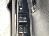 【パワーウインドウ】運転席のスイッチで、各席の窓ガラスの開閉ができます!あると便利ですよね!