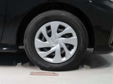 純正のスチールホイール+ホイールキャップ装着車です。