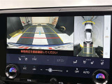 バックカメラの他に上から見下ろしたような画像が見れるアラウンド(全方位)モニター。前後左右を把握できる、すごい機能が装備されています!