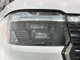 LEDヘッドライトは、点灯の瞬間から最大光量を発揮し、突然暗くなるトンネルなどでの安定感を高めます。
