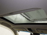 サンルーフ装備車両! 晴れやかな気分でドライブを楽しむことが出来ますよ♪