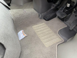 運転席フロアマットも装着済みです(*&rsquo;&omega;&rsquo;*)