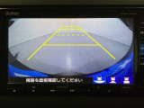 バックでの車庫入れも安心です! リアカメラが付いているバックモニター付のナビを装備しております。操作線もついており距離感も画面から確認できます。