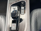 e-POWER独自のシフトノブ☆指先でシフトを動かす感覚はスムーズで気持ちいいですよ☆