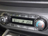 オートエアコン付きなので一度、気温を設定すれば自動的に過ごし易い温度に調整してくれますよ。 車内をいつでも快適空間にしてくれます。