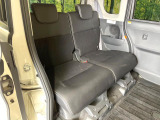 後部座席も気になるようなキズ・汚れやへたり等、大きなダメージはなく、良好な状態です。