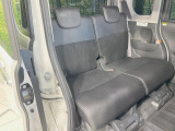 後部座席も気になるようなキズ・汚れやへたり等、大きなダメージはなく、良好な状態です。