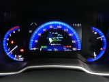 各操作スイッチは使いやすい位置に配置され、とっても見やすいメーターです。夜間時はラグジュアリーな気分にさせてくれる照明が魅力ですので、夜のドライブも楽しみになりますよ♪