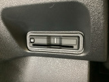 ハンドルの左下にETCがついています。高速道路の料金所の通過も楽々です。 カードの取り出しもしやすい場所についています。