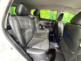 後部座席も気になるようなキズ・汚れやへたり等、大きなダメージはなく、良好な状態です。
