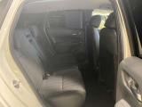後部座席も広々としています!