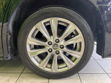 【純正18インチアルミホイール】外観にマッチした純正アルミホイールを装着しております。各種社外アルミホイールや、スタッドレスタイヤも取扱いしております。是非ご相談ください♪