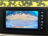 【バックカメラ】駐車時に後方がリアルタイム映像で確認できます。大型商業施設や立体駐車場での駐車時や、夜間のバック時に大活躍!運転スキルに関わらず、今や必須となった装備のひとつです!