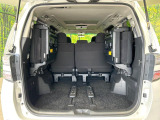 普段のお買い物や通勤、送迎等に十分な荷室スペースを確保しております。セカンドシートを倒すと、大きな荷物の積載も可能です♪