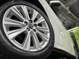 【純正18インチアルミホイール】外観にマッチした純正アルミホイールを装着しております。各種社外アルミホイールや、スタッドレスタイヤも取扱いしております。是非ご相談ください♪