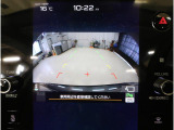 後方の映像を車内の11.6インチディスプレイに表示。 ステアリング操作に連動して動くガイドラインが、駐車や車庫入れをよりスムーズにサポート。狭いスペースでも安心して操作できる頼れる機能です。