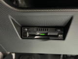 ETCを装備しています☆有料道路の料金所をノンストップで通過できてとても便利です☆高速道路のETC割引なども使えるのであるに越したことはない機能です!