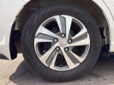 純正アルミホイールです。足元が引き立つので、車全体のイメージがアップしますよ!