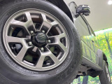 【純正15インチアルミホイール】外観にマッチした純正アルミホイールを装着しております。各種社外アルミホイールや、スタッドレスタイヤも取扱いしております。是非ご相談ください♪