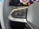 同一車線内全車速運転支援システム&ldquo;Travel Assist&rdquo;のスイッチです。分かりやすいマークと物理ボタンで操作しやすくなっています。