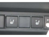 運転席と助手席にシートヒーターが付いています。