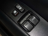 運転席と助手席のみパワーウィンドウを装備しています。