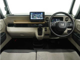 ◆視界広々で非常に運転しやすくロングドライブでも疲れを感じさせないすっきりとまとまったインパネ周りです。