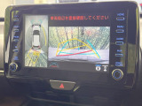 【パノラミックビューモニター】専用のカメラにより、上から見下ろしたような視点で360度クルマの周囲を確認することができます☆死角部分も確認しやすく、狭い場所での切り返しや駐車もスムーズに行えます。