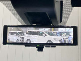 【インテリジェント ルームミラー】車両後方のカメラ映像をミラー面に映し出すので、車内の状況や、天候などに影響されずいつでもクリアな後方視界が得られます!