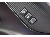 運転席のシートポジションを2か所記憶させることがシートメモリー機能が付いております。ボタンを押すと設定したシートポジションに自動で動きます♪