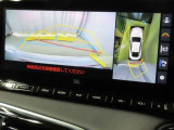 パノラミックビューモニター付きです。車両を上から見たような映像をディスプレイオーディオ画面に表示。運転席からの目視だけでは見にくい、車両周辺の状況をリアルタイムでしっかり確認できます。