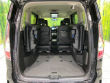 後席を格納すると、これだけの広さが!シーンに合わせたシートアレンジで、大きな荷物も積むことが出来ます♪