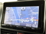 純正ナビを装備。タッチパネル式で使いやすく、お出かけもラクラクです。