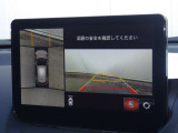 【360&deg;ビュー・モニター】前後左右4つのカメラ映像をさまざまな走行状況に応じて切り替えてセンターディスプレイに表示することで、駐車時や狭い道でのすれ違い時、見通しの悪い交差点進入時でも安心感を高めます。