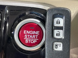 【Hondaスマートキー】カバンやポケットに入れたままでもドアの施錠・解錠が可能なスマートキーを装備。エンジンのオン・オフ時もカギを取り出す必要が無いからとっても便利です♪