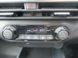 ★オートエアコン★温度設定だけで車がいつも快適に自動調整します♪風量や吹き出し口も自動で行われます。もちろんお好みの設定にも調整可能です♪