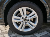 (専用アルミホイール)車種グレードパッケージごとに最適なデザインを設定しております。
