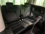3列目シートはもちろん状態良好☆大人でもゆったりと座って頂けますので、大人数でのお出かけもラクラクです♪ご家族で、気の知れた仲間で、ドライブに行くのが楽しみですね♪