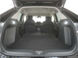 2列目シートを倒すことで、大変広いラゲッジスペースとなります。大きな荷物を積んだりと様々な用途にご利用いただけます。