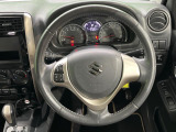 インテリアに合わせたデザインのステアリングは、運転される方のことも考え、運転しやすい形状、大きさです。是非一度、実際に触ってお確かめください。