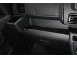 インパネテーブル装備!車内での小物などを一時的に置くとき利用できます。ドリンクホルダー装備! 美味しい飲み物 飲みながら 快適なドライブいかがですか♪